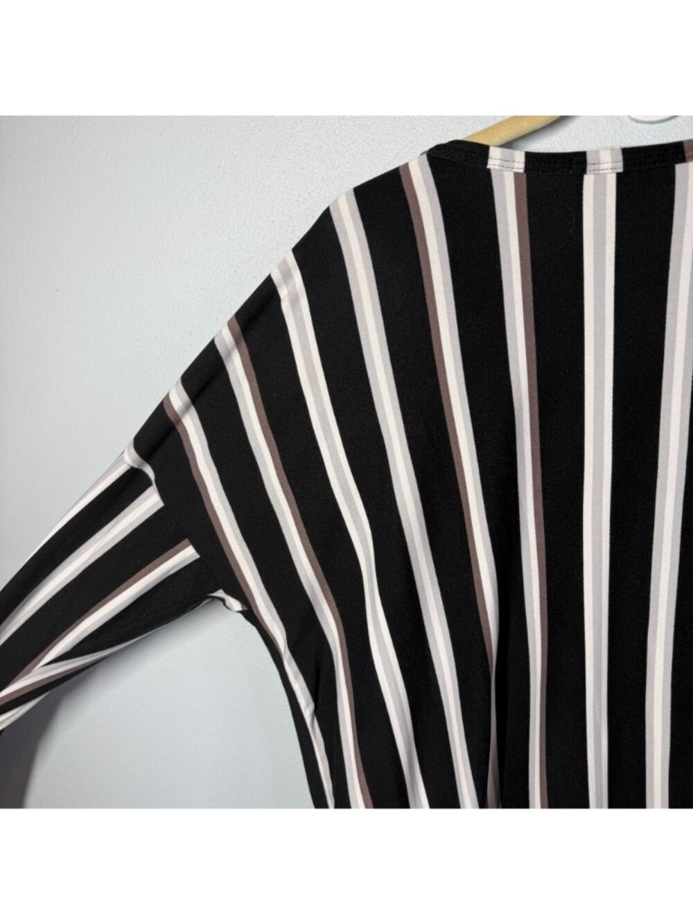 Betsy's Boutique Womens Medium Black Striped Tie Front Blouse V Neck Boho Casual - Picture 8 of 11